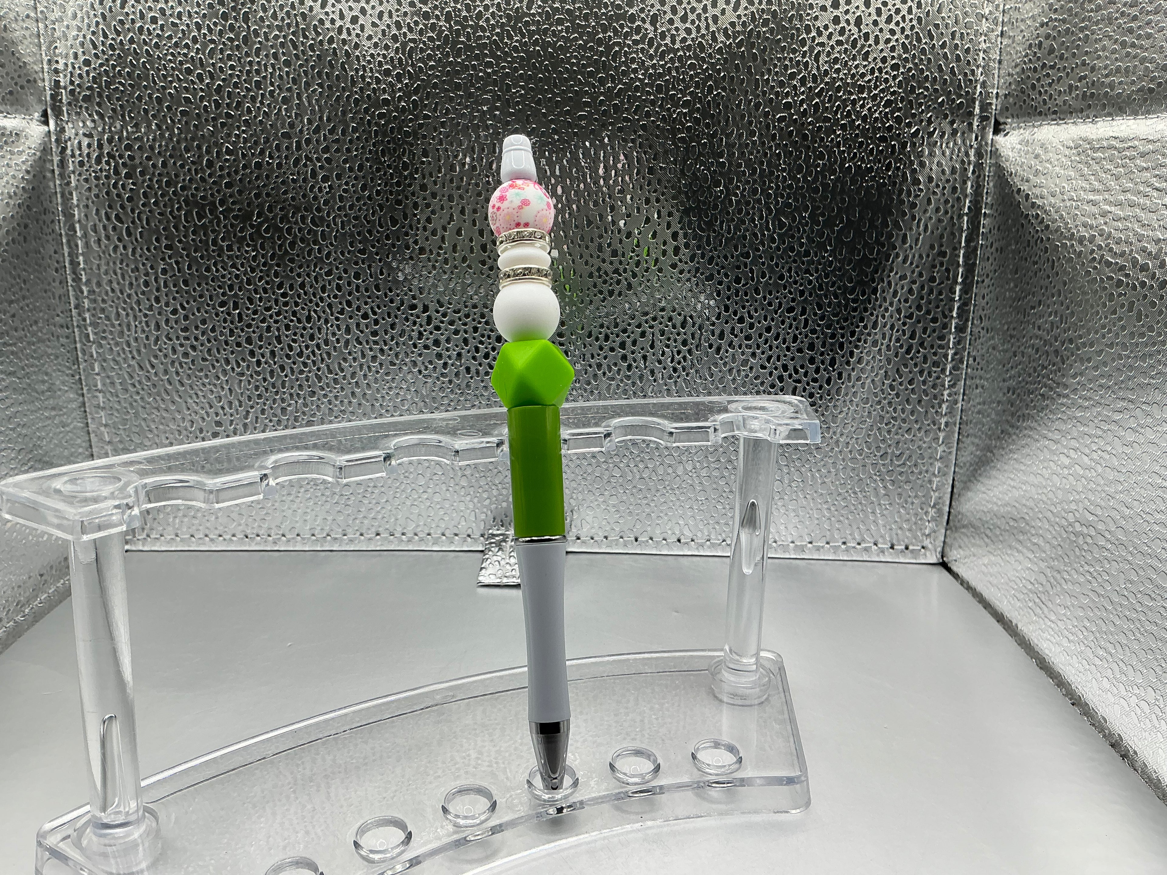 Green and white balls pen (black ink)