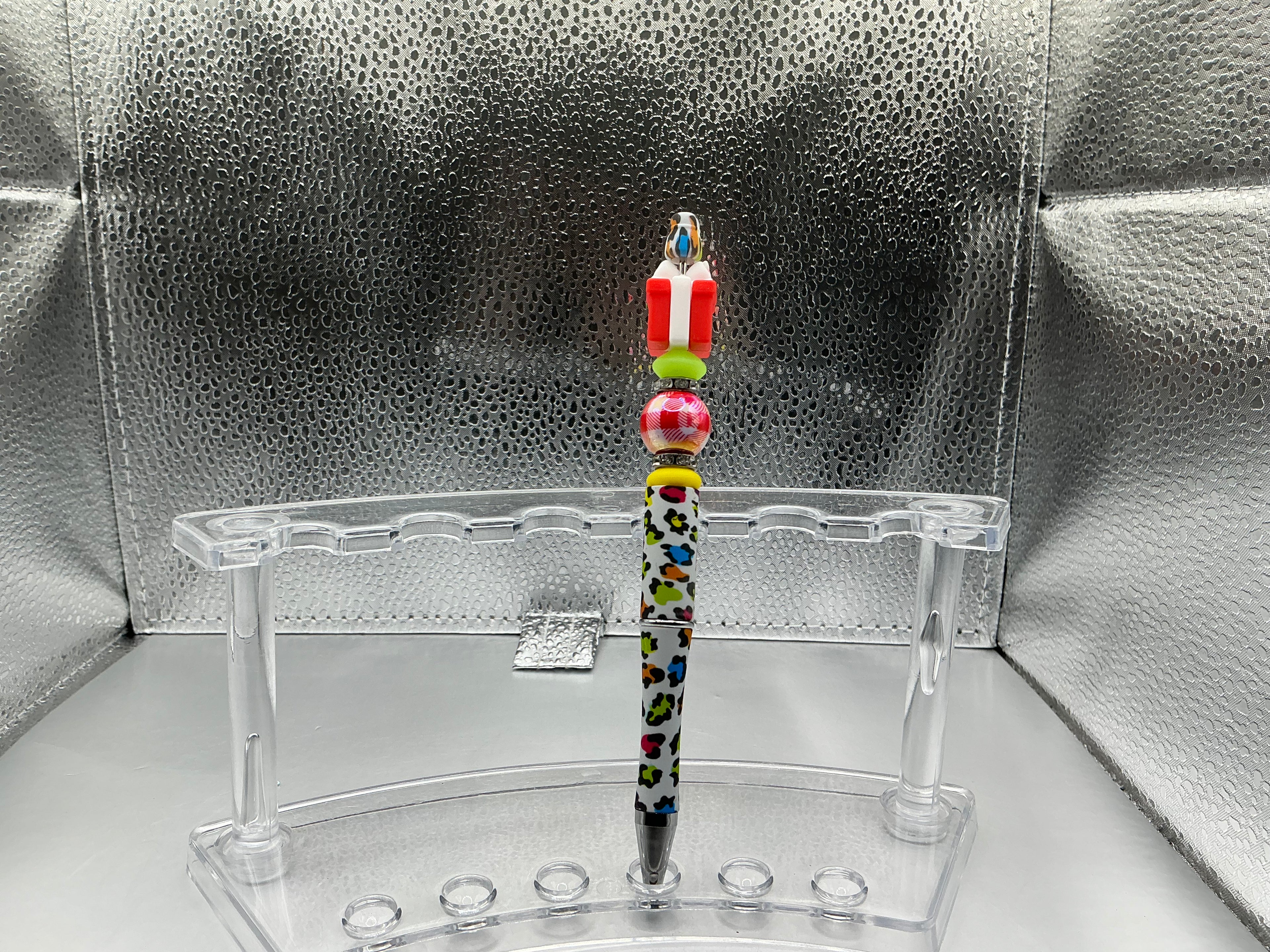 Red present pen (black ink)